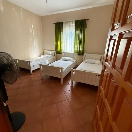 Hostelshqiponja Hostel *